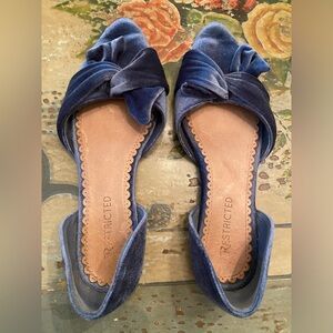 Ladies velvet flats